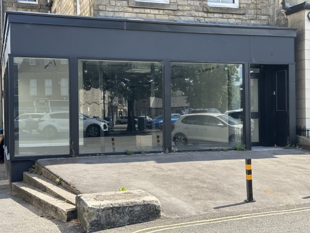 Renovated retail unit / office to let Buxton market place